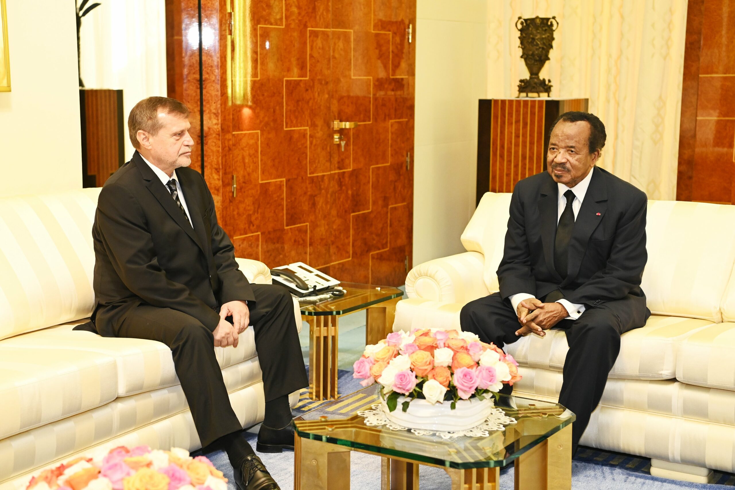 Yaoundé : une conférence sur la succession de Paul Biya interdite ...