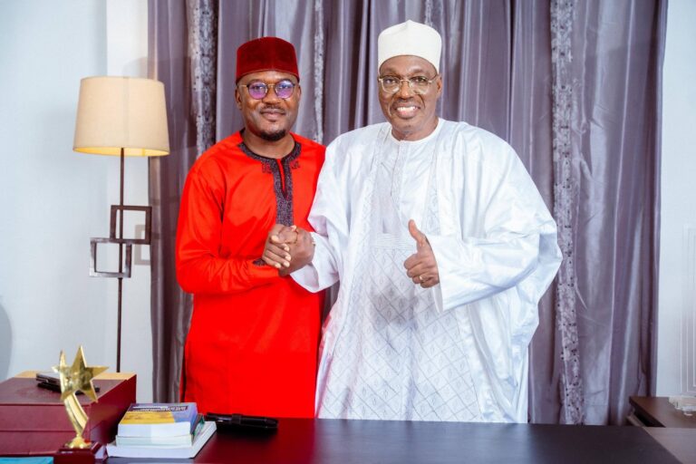 Dr Chris Manengs et Issa Tchiroma Bakary